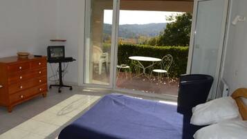 1 chambre, fer et planche à repasser, Wi-Fi gratuit