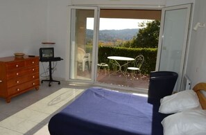 1 chambre, fer et planche à repasser, Wi-Fi gratuit