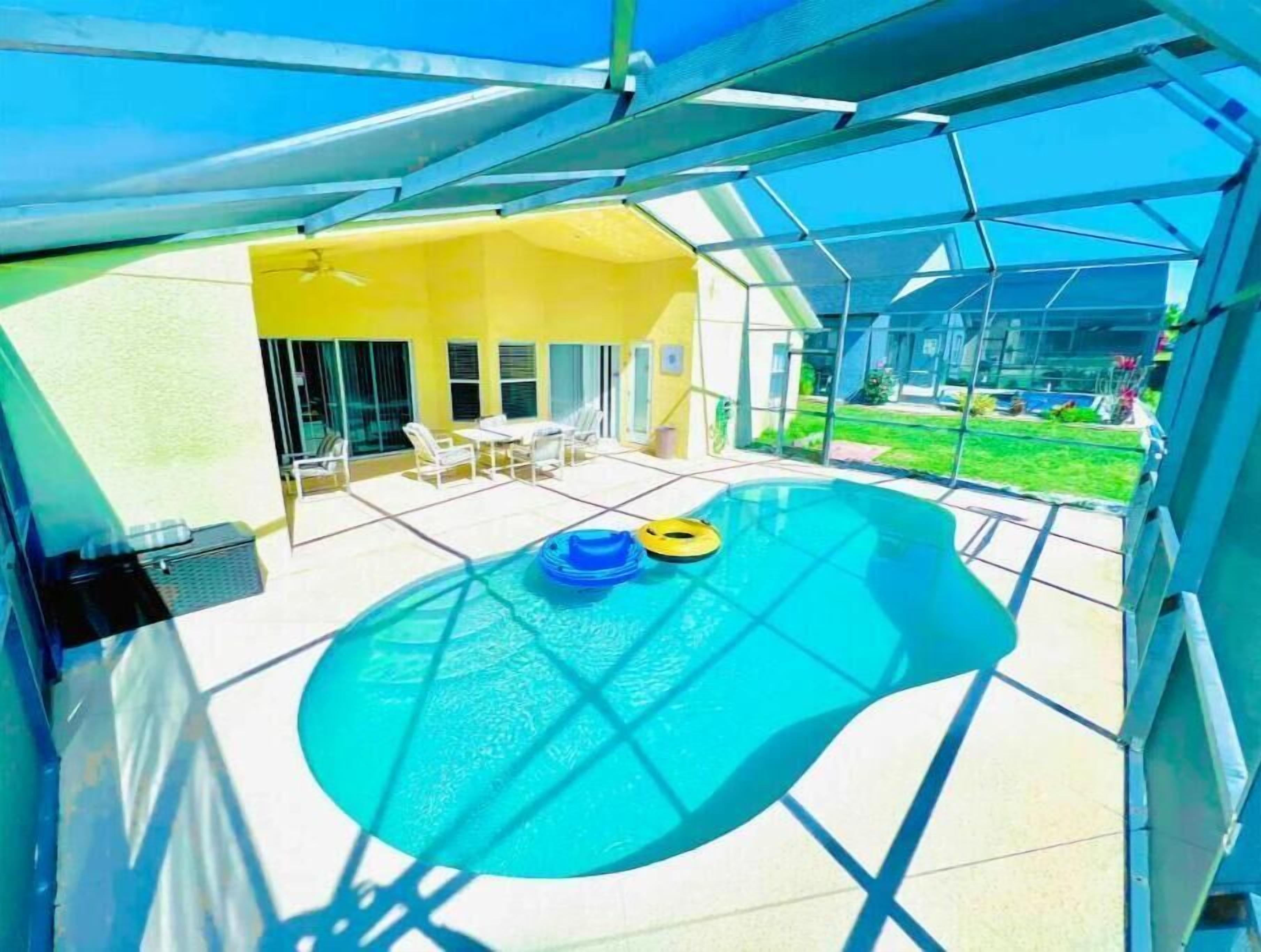 Amazing Villa Near Disney! 4BR, Private Pool, WI-FI, BBQ Gas Grill, Central AC