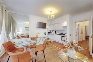 Deluxe Apartment, Accessible, Private Bathroom | Lounge - Park Lane Apartments Mayfair Collection (London)