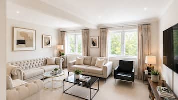 Royal Apartment, Ensuite, Park View | Lounge