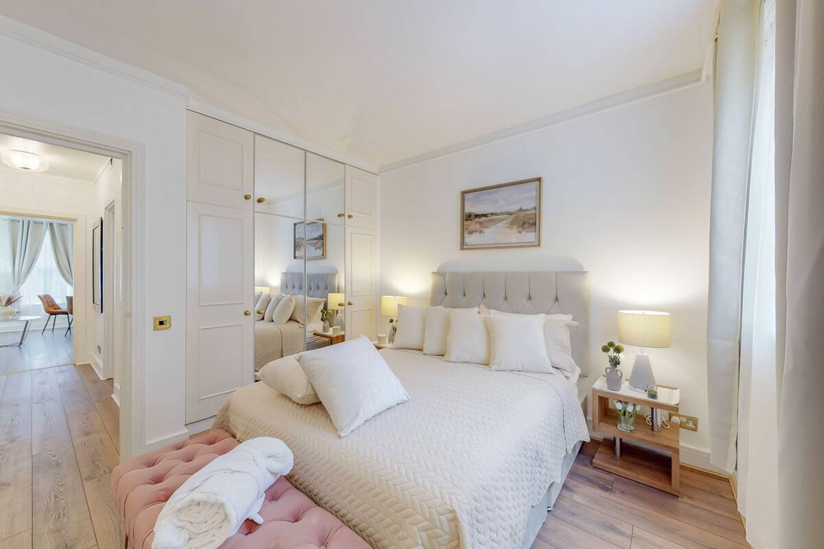 Deluxe Apartment, Accessible, Private Bathroom | In-room safe, desk, blackout drapes, soundproofing