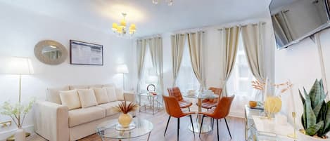 Deluxe Apartment, Accessible, Private Bathroom | Lounge