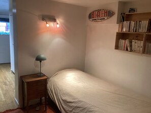 3 chambres, fer et planche à repasser, Wi-Fi, draps fournis