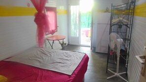 1 bedroom, iron/ironing board, travel cot, free WiFi