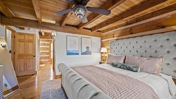 3 bedrooms, desk, iron/ironing board, free WiFi