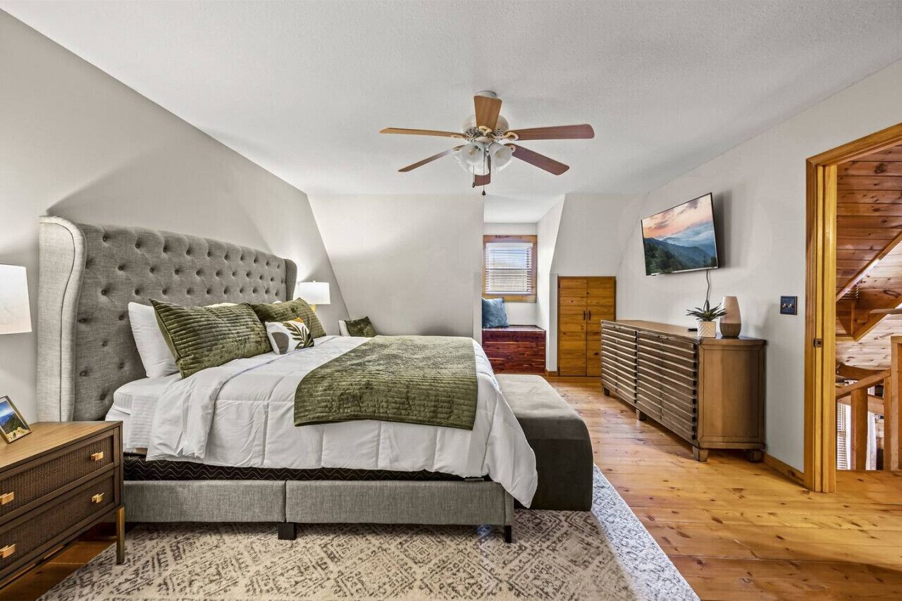 3 bedrooms, desk, iron/ironing board, free WiFi
