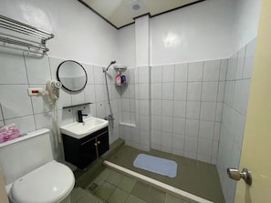 A small bathroom with a toilet, sink, mirror, and shower. - mijingminsu (Yuchi)