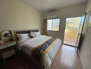 A hotel room with a bed, a bedside table, a mirror, an air conditioning unit, and a view of the outdoors. - mijingminsu (Yuchi)