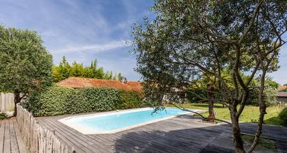 Ă 400m de la plage, maison pour 12 avec piscine