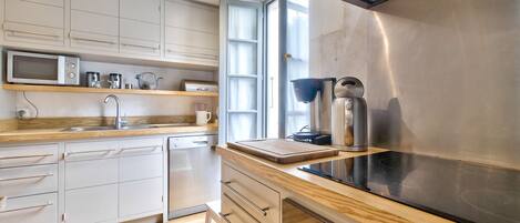 Fridge, microwave, oven, dishwasher