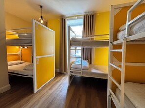 Arbetsyta för laptop, gratis wi-fi och sängkläder