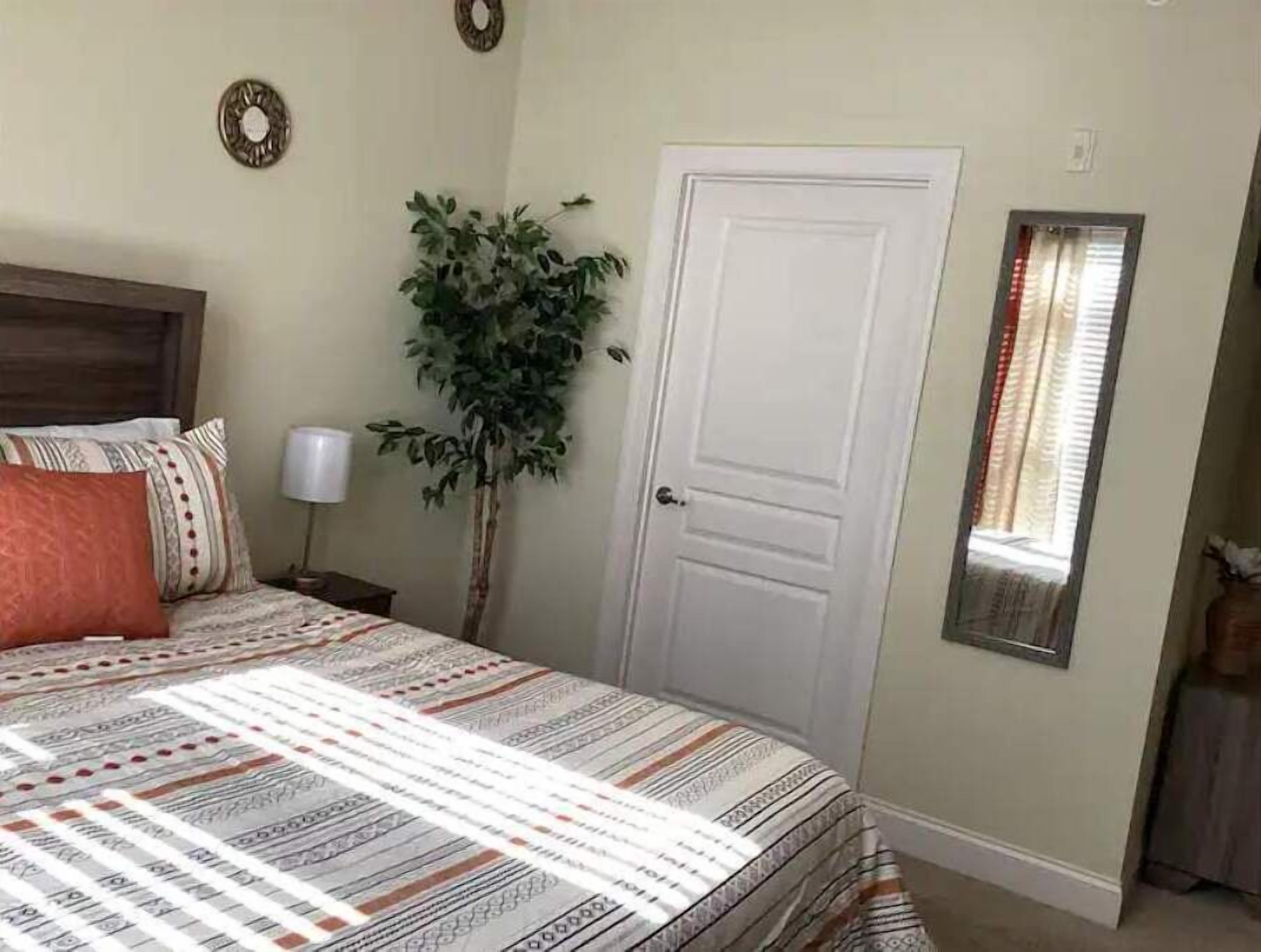 2 chambres, fer et planche à repasser, Wi-Fi gratuit, draps fournis