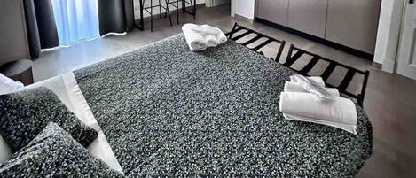 Minibar, in-room safe, free WiFi