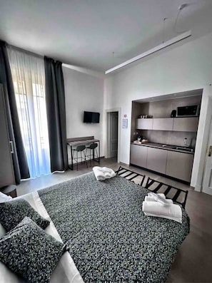 Minibar, in-room safe, free WiFi