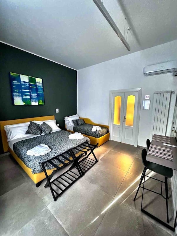 Triple Room | Minibar, in-room safe, free WiFi