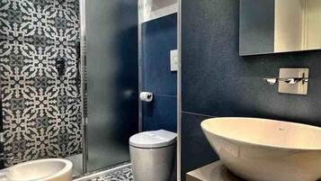 Triple Room | Bathroom | Hair dryer