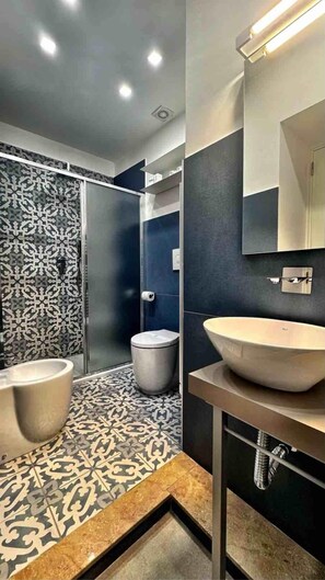 Triple Room | Bathroom | Hair dryer