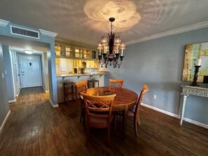 Dining - Gorgeous Gulf views from this 2bd/2 bath condo (Sarasota)
