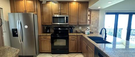 Kühlschrank, Mikrowelle, Ofen, Geschirrspüler