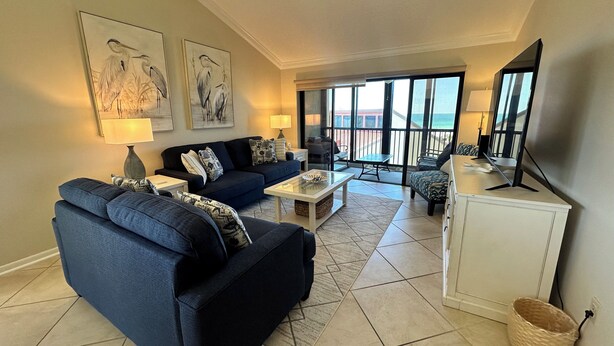 Unclassified image, 1 of 17, button - Cathedral ceilings and incredible views in this 2Bed/2Bath Condo (Sarasota)