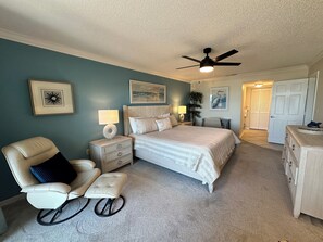 3 bedrooms, iron/ironing board, WiFi, bed sheets - Cathedral ceilings and incredible views in this 2Bed/2Bath Condo (Sarasota)