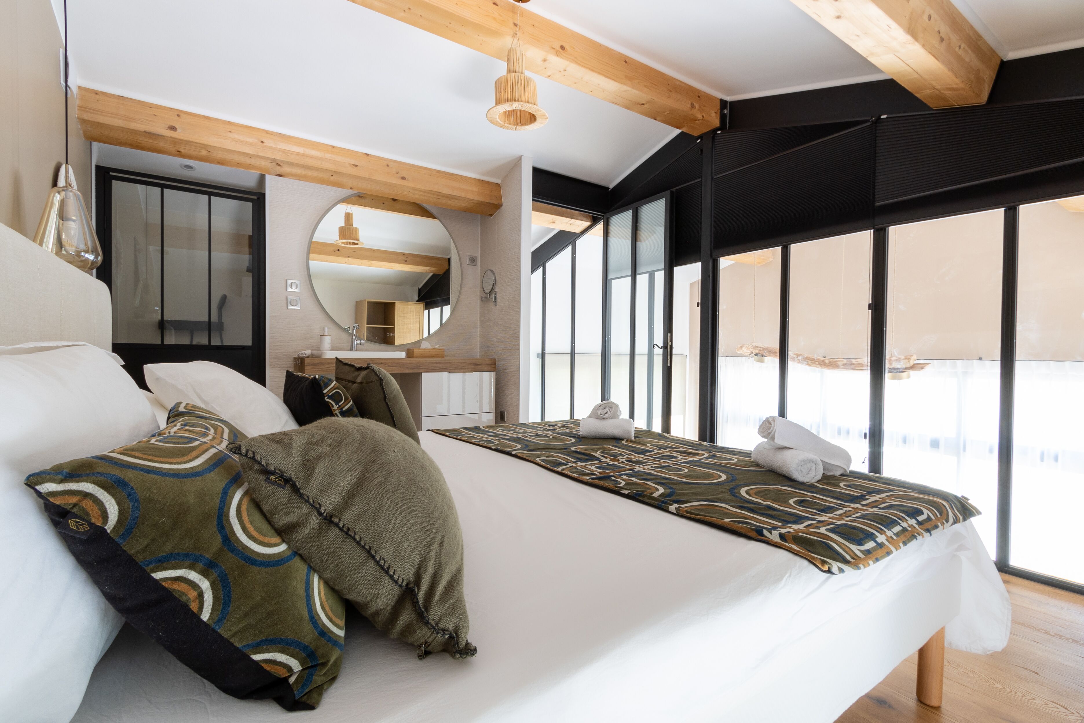 全景复式房 | 1 多间卧室、特色装修、隔音、熨斗/熨衣板