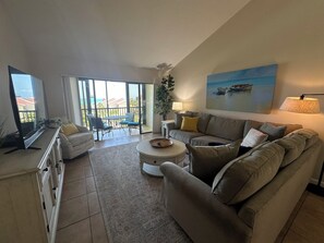 TV, DVD player - Ocean view 2Bed /2 Bath Condo (Sarasota)