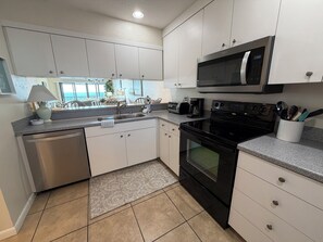 冷蔵庫、電子レンジ、オーブン、食器洗い機