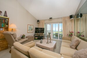 Fernseher, DVD-Player, Stereoanlage