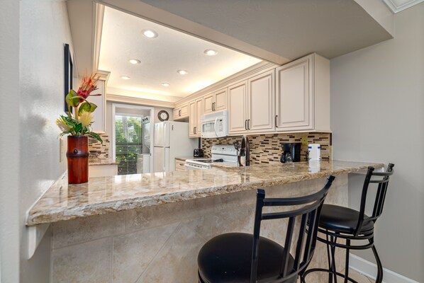 Refrigerador, microondas, horno y lavavajillas 