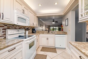 Refrigerador, microondas, horno y lavavajillas 