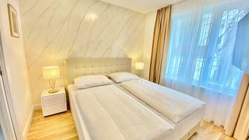 Zimmersafe, Verdunkelungsvorhänge, schallisolierte Zimmer