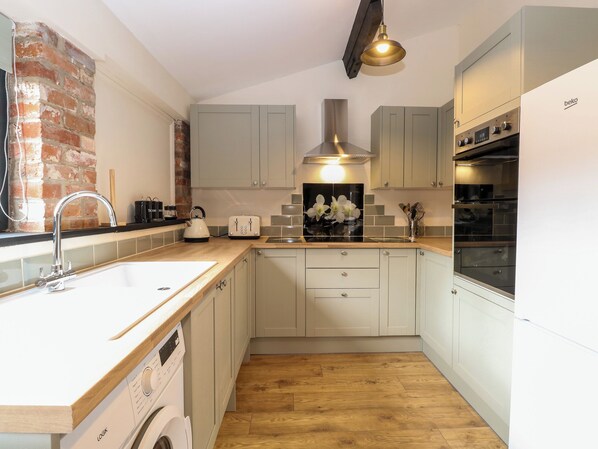 Cottage | Interior - Squirrel Lodge (North Walsham)