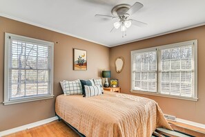 4 bedrooms, iron/ironing board, Internet, bed sheets - Spacious Starkville Home: 4 Mi to MSU Campus (Starkville)