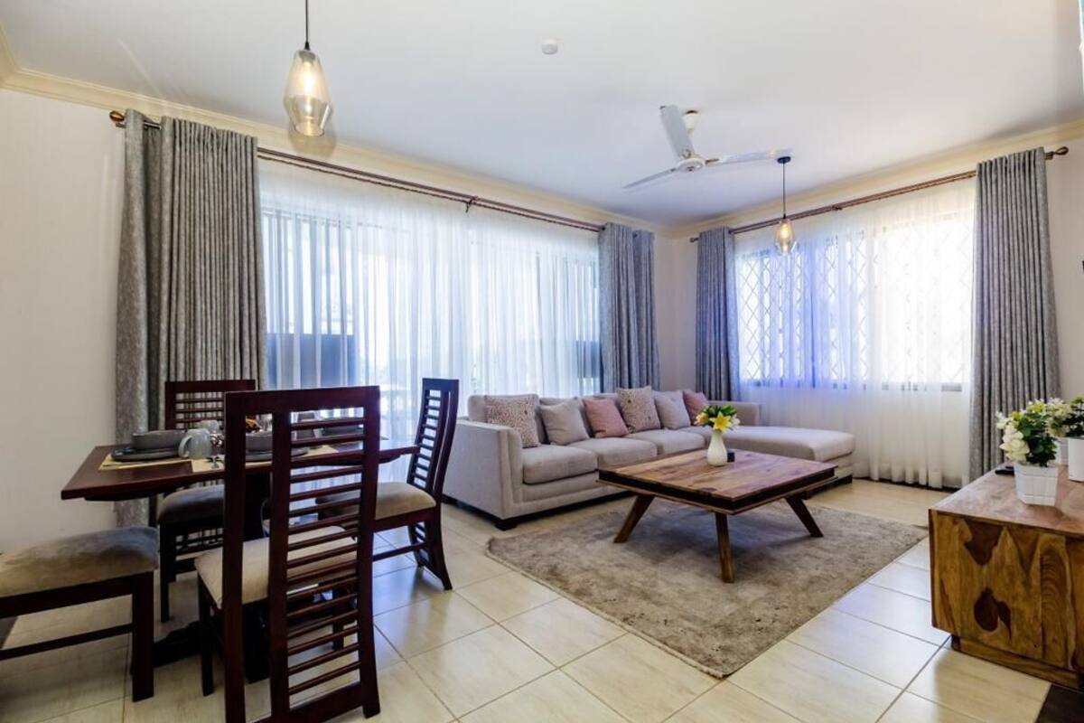 Apartemen Deluks | Area keluarga | Smart TV 24-inci dengan saluran TV digital