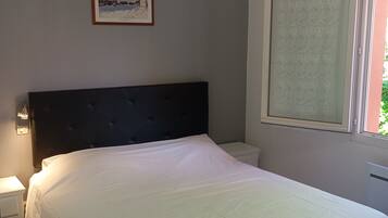 4 slaapkamers, een strijkplank/strijkijzer, gratis wifi