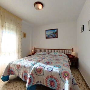 2 bedrooms, iron/ironing board, free WiFi, bed sheets