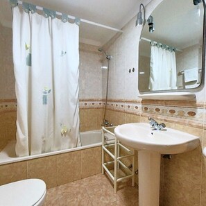 Bidet y toallas 