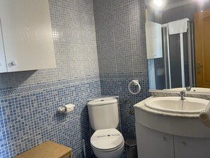 Shower, towels