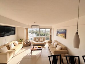 Smart-tv, videospil, videobibliotek, stereoanlæg