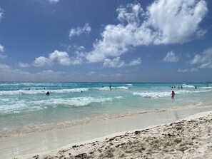 Beach nearby, sun loungers, beach towels