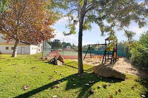 Unclassified image, 5 of 17, button