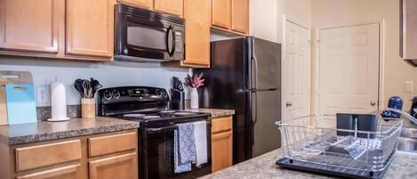 Cookware/dishes/utensils