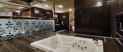 Kamar Double Deluks, Bebas Asap Rokok, jet tub | Kamar mandi | Sandal