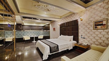 Deluxe Double Room, Non Smoking, Jetted Tub | Soundproofing, free WiFi, bed sheets