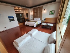Panoramic Quadruple Room, Multiple Beds, Non Smoking, Ocean View | Soundproofing, free WiFi, bed sheets - I need motel (Xinfeng)