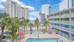 A heated pool - Pelican Pointe 325:Walk to Beach~Pool~Free Parking (Clearwater Beach)