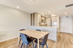 Dining - NEWLY RENOVATED & NEW TO THE MARKET: Modern, Oceanfront One Bedroom Condo. C-120 (Fernandina Beach)