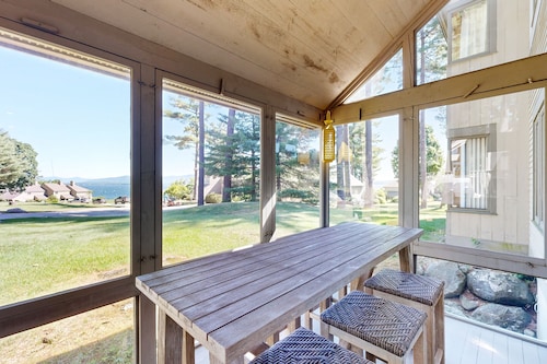 Tranquil lakeside retreat with beach access, pool, firepit, & lovely patio views